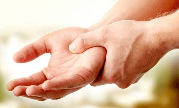 кружится и болит голова немеет руки