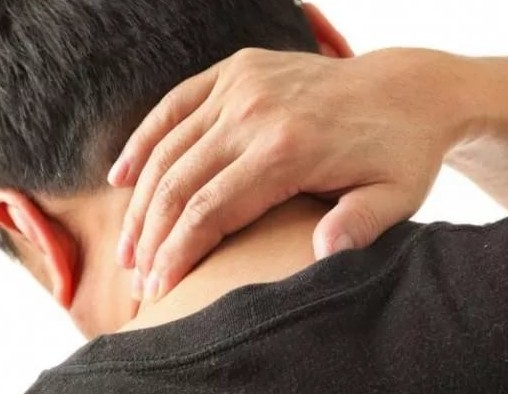 Болит затылок при наклоне головы вперед болит