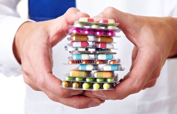 Медикаментозное лечение боли между лопатками