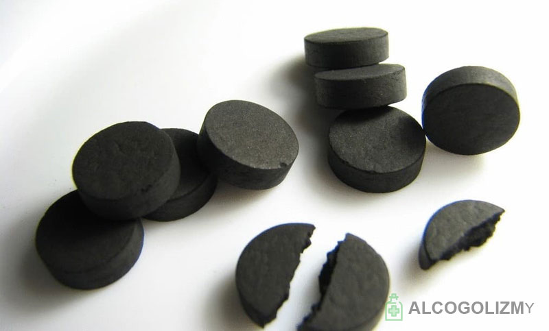 Выпить активированный уголь чтобы не болела голова