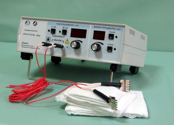 Почему болит кожа головы на макушке и выпадают волосы