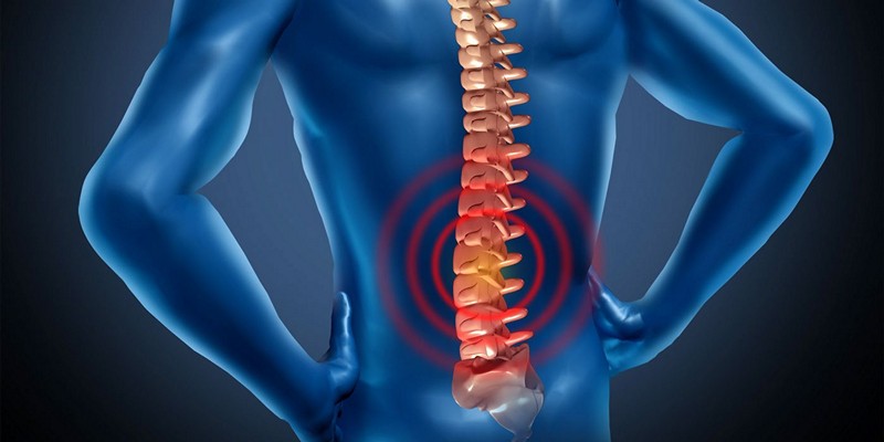 Основной причиной боли в пояснице являются патологические изменения в позвоночнике, сопровождающиеся воспалительными процессами и компрессией корешков