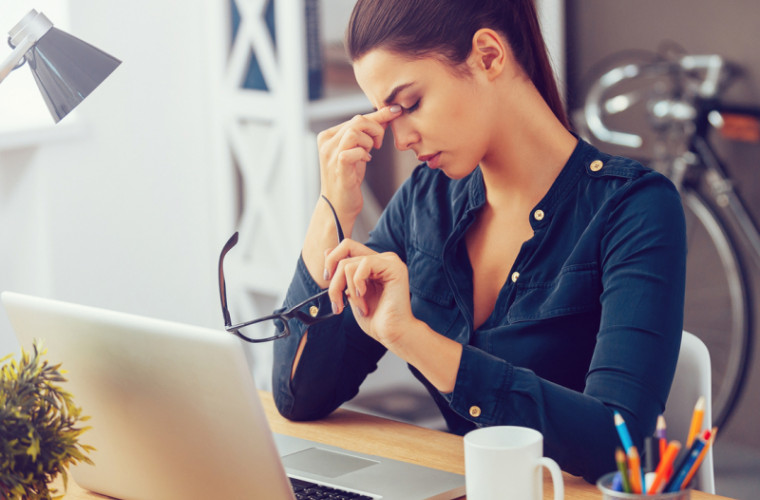 почему болит голова по синельникову